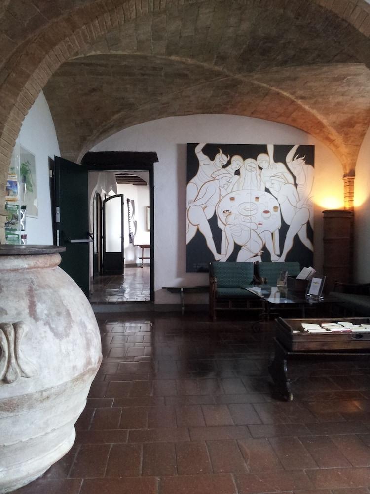 Pescille Hotel 3*